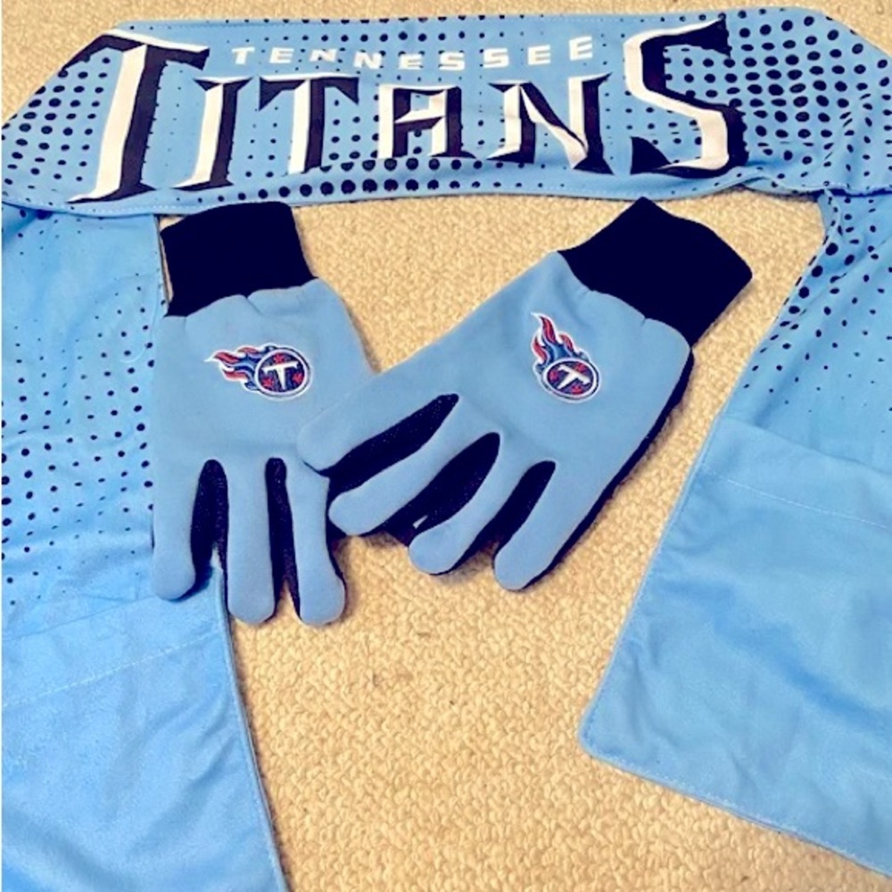 Tennessee Titans Scarf and Gloves